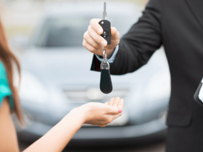 «Открытие Авто»: треть автокредитов в России оформляют женщины