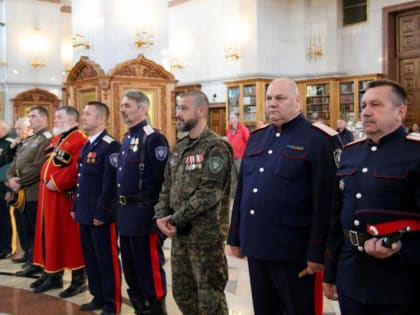 Дальневосточные казаки помолились в главном храме края в праздник Покрова Пресвятой Богородицы