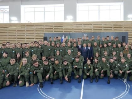 Юрий Трутнев вручил сертификаты курсантам хабаровского Центра «ВОИН»