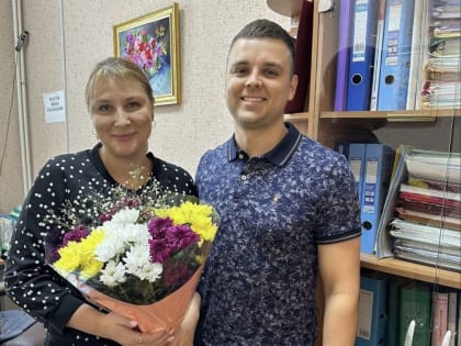 Партийцы поздравили педагогов Хабаровского края с Днем учителя