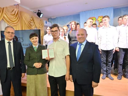 Мэр Хабаровска поздравил «Петрынинский центр» с годовщиной