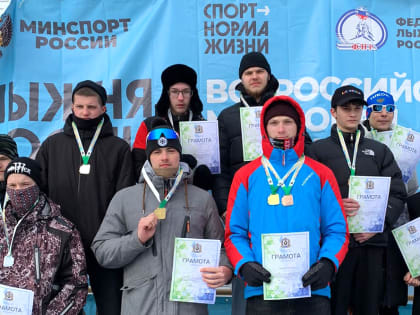 Поздравляем студенческие команды лыжников КнАГУ с победой в спартакиаде среди ссузов Хабаровского края по лыжным гонкам