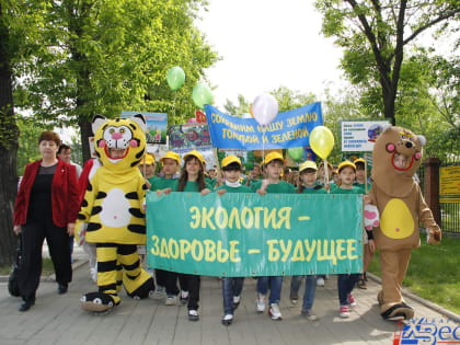 Трудовая смена началась у юных экологов Хабаровска