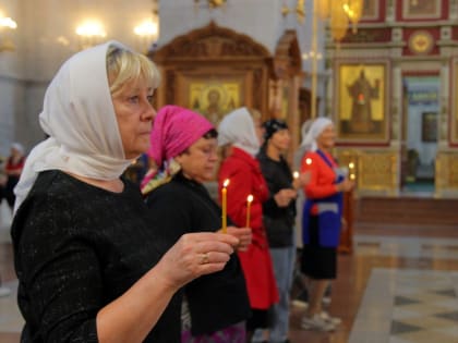 В канун праздника Воздвижения Креста Господня митрополит Артемий совершил Всенощное бдение в главном соборе края