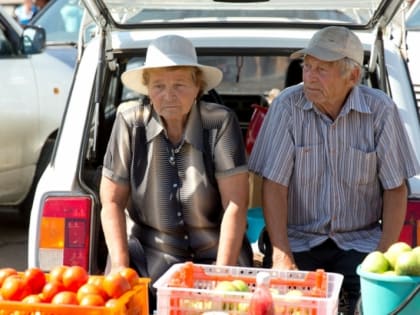 Кто все проест, будет сидеть на бобах: в России заставят людей копить на пенсию самим