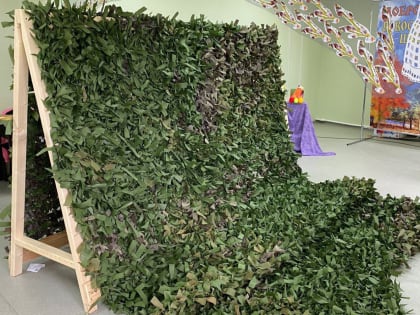 В Верхнебуреинском районе прихожане с молитвой плетут сети для бойцов СВО