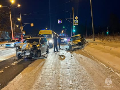 Оказавшись рядом с местом ДТП, спасатель в Комсомольске-на-Амуре пришел на помощь