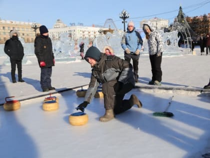 В Хабаровске стартовал Кубок Деда Мороза по кёрлингу