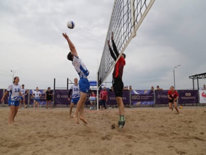 В Хабаровске проходят первые соревнования по парковому волейболу