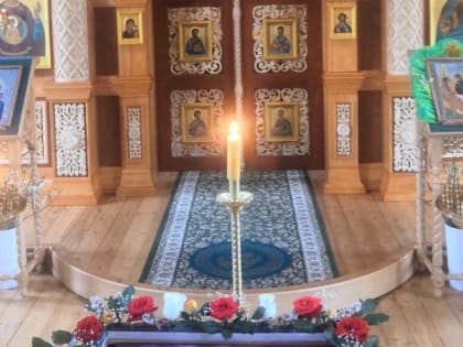 В ВЕЛИКУЮ ПЯТНИЦУ  ЕПИСКОП АРИСТАРХ СОВЕРШИЛ ВЕЧЕРНЮ С ВЫНОСОМ ПЛАЩАНИЦЫ И УТРЕНЮ С ЧИНОМ ПОГРЕБЕНИЯ ГОСПОДА НАШЕГО ИИСУСА ХРИСТА