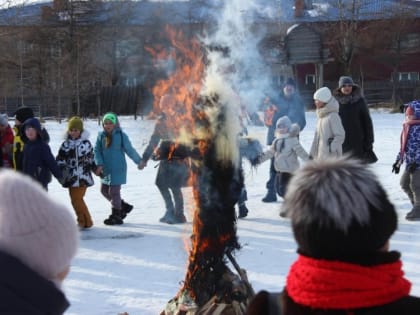 "Блинные состязания" и другие народные забавы