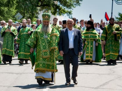 Мэр Хабаровска Сергей Кравчук принял участие в крестном ходе ко Дню Святой Троицы