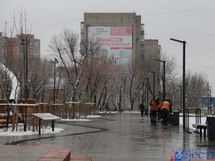 Мэр Хабаровска проверил, как перезимовала площадь Блюхера