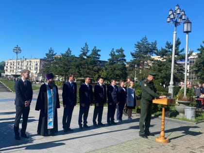 Хабаровский священник принял участие в торжественной встрече студентов, вернувшихся с БАМа