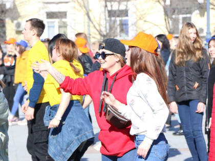 Поставить рекорд России и потаскать автобусы зовут хабаровчан