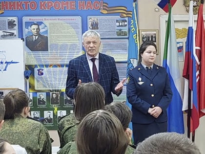 О поступлении в ведомственные ВУЗы ФСИН России рассказали подросткам сотрудники УИИ УФСИН России по Хабаровскому краю