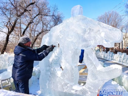 В хабаровском парке «Динамо» появляются сказочные персонажи изо льда