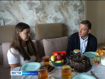 Андрей Турчак осмотрел в Хабаровске строительство школы и встретился с семьёй бойца спецоперации