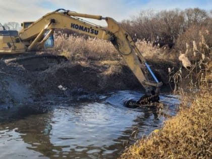 Очистка и углубление ручья Безымянный в Хабаровске