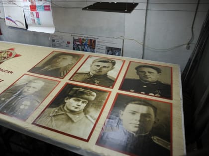 Портреты ветеранов вместо рекламных баннеров разместили в Хабаровске