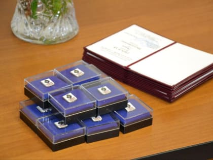 Медиков Хабаровского края наградили за борьбу с пандемией COVID-19