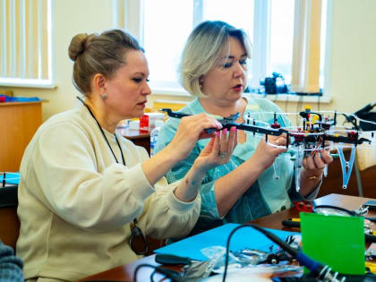 Более 80 педагогов обучились в Хабаровске работе с беспилотниками