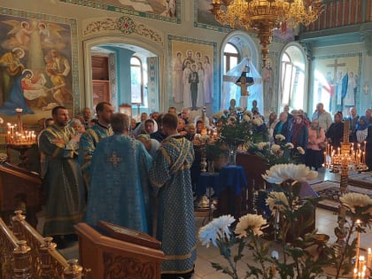 Митрополит Артемий совершил Божественную литургию в кафедральном соборе Бердянска