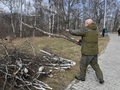 Общегородской субботник возглавил мэр Хабаровска Сергей Кравчук
