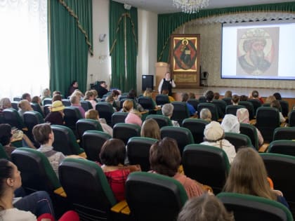 В Хабаровской семинарии прошла лекция московского искусствоведа
