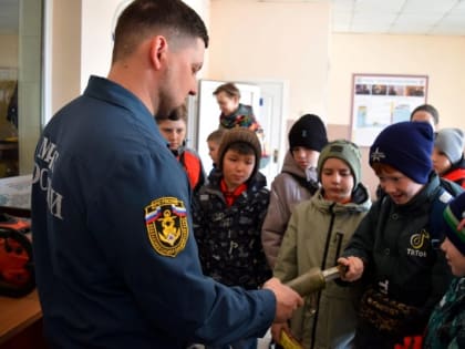 Познавательные экскурсии провели для хабаровских школьников в поисково-спасательном отряде