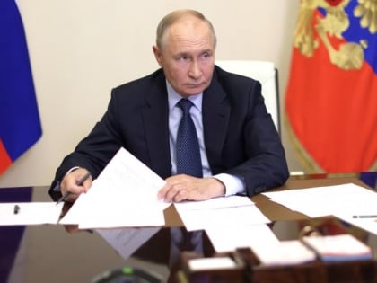 Президент России поручил выплатить пособия воспитателям и педагогам ДФО