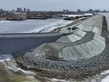 Дамбу возле «Броско молла» в Хабаровске обещают достроить к концу года