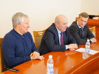 Мэр Хабаровска Сергей Кравчук на минувших выходных провел встречу с Андреем Замковым