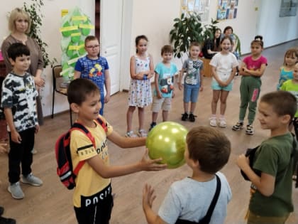 Дерево здоровья вырастили читатели в библиотеке