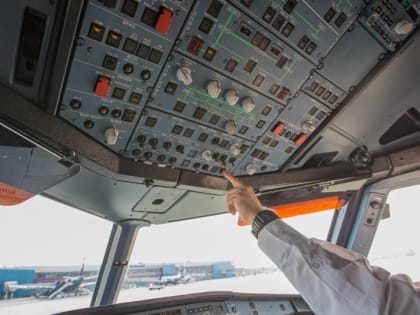 Погибли 10 человек: в российском регионе упал самолет