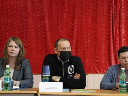 02 марта глава Нанайского муниципального района Сафронов Николай Геннадьевич встретился с жителями сельского поселения «Село Верхняя Манома» в рамках отчета главы - Глебко Татьяны 