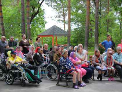 Митрополит Артемий освятил поклонный Крест на территории хабаровского дома-интерната