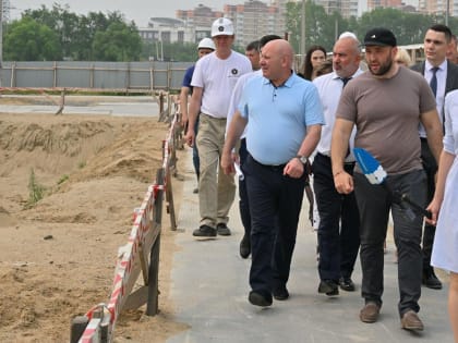 Стройку самого большого в Хабаровске детского сада проинспектировал мэр