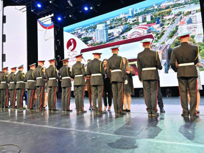 Ключи от служебных квартир получили педагоги Хабаровска