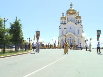 Две тысячи хабаровчан прошли крестным ходом на выходных по центру города