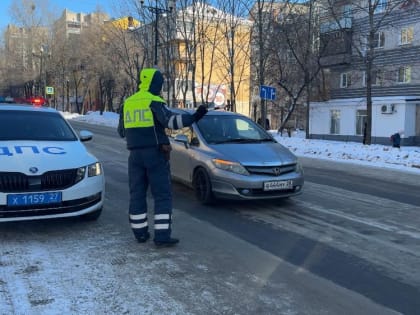 Водителей на тонированных авто выявляли инспекторы ГИБДД в Хабаровске