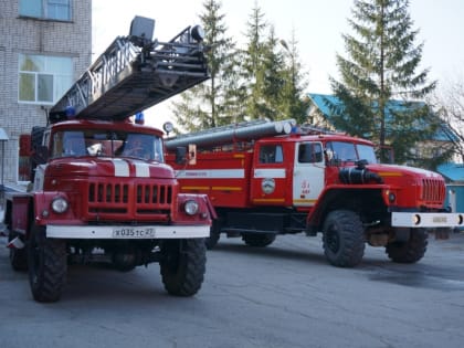 Один спасен и 15 людей эвакуировано при пожаре в Хабаровске