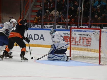 Хабаровский «Амур» второй раз подряд победил «Барыс»