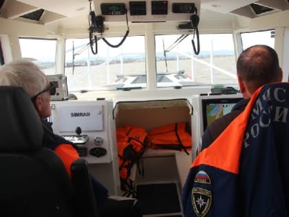 В Приморье спасатели эвакуировали потерявшего сознание мужчину с острова Рейнеке