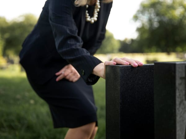 Как создаются уникальные надгробные комплексы: от эскиза до установки