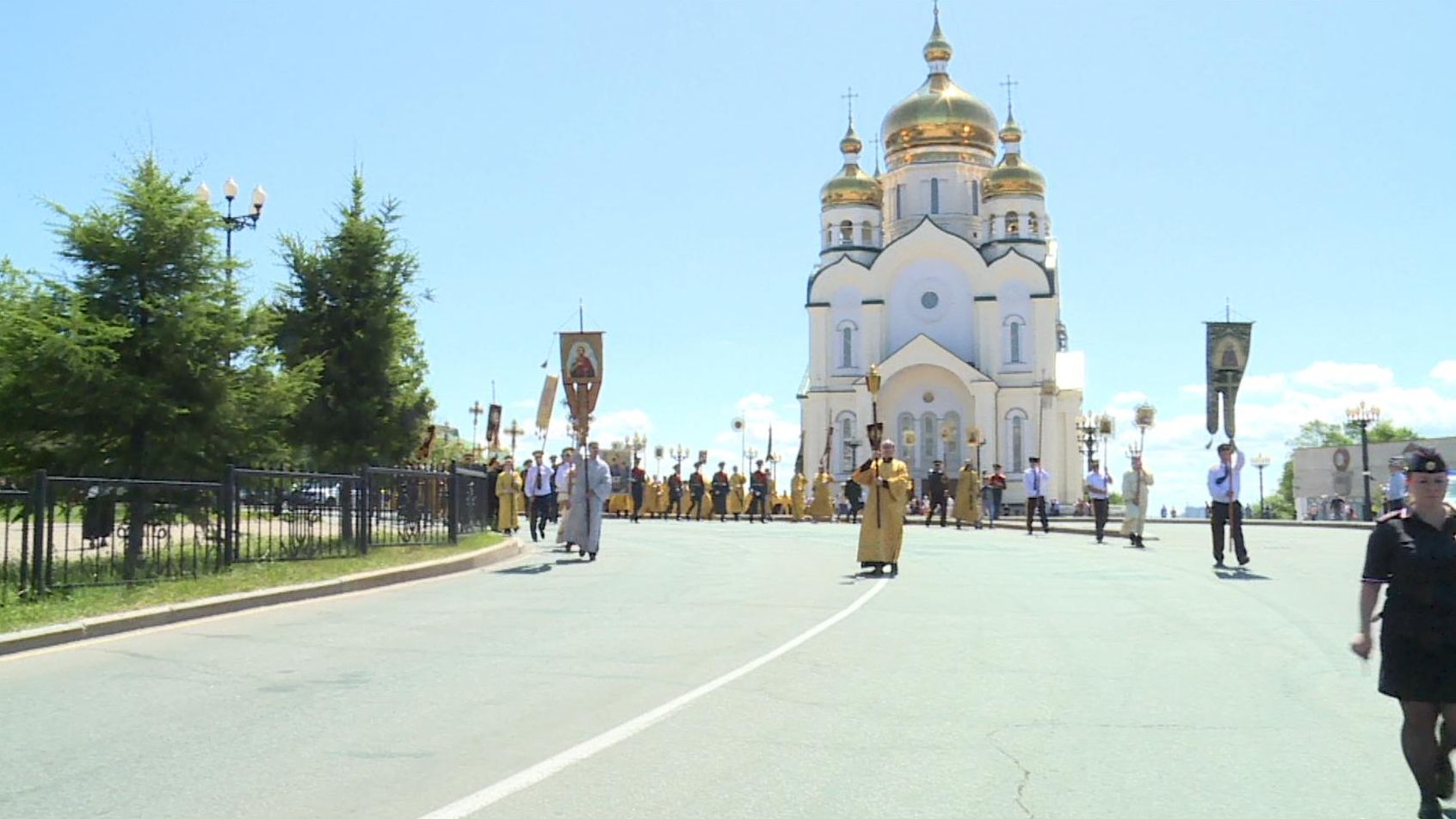 Св хабаровск. Храм на площади славы Хабаровск. Площадь славы Хабаровск. Крестный ход в Курской обл. Комсомольская площадь Хабаровск.