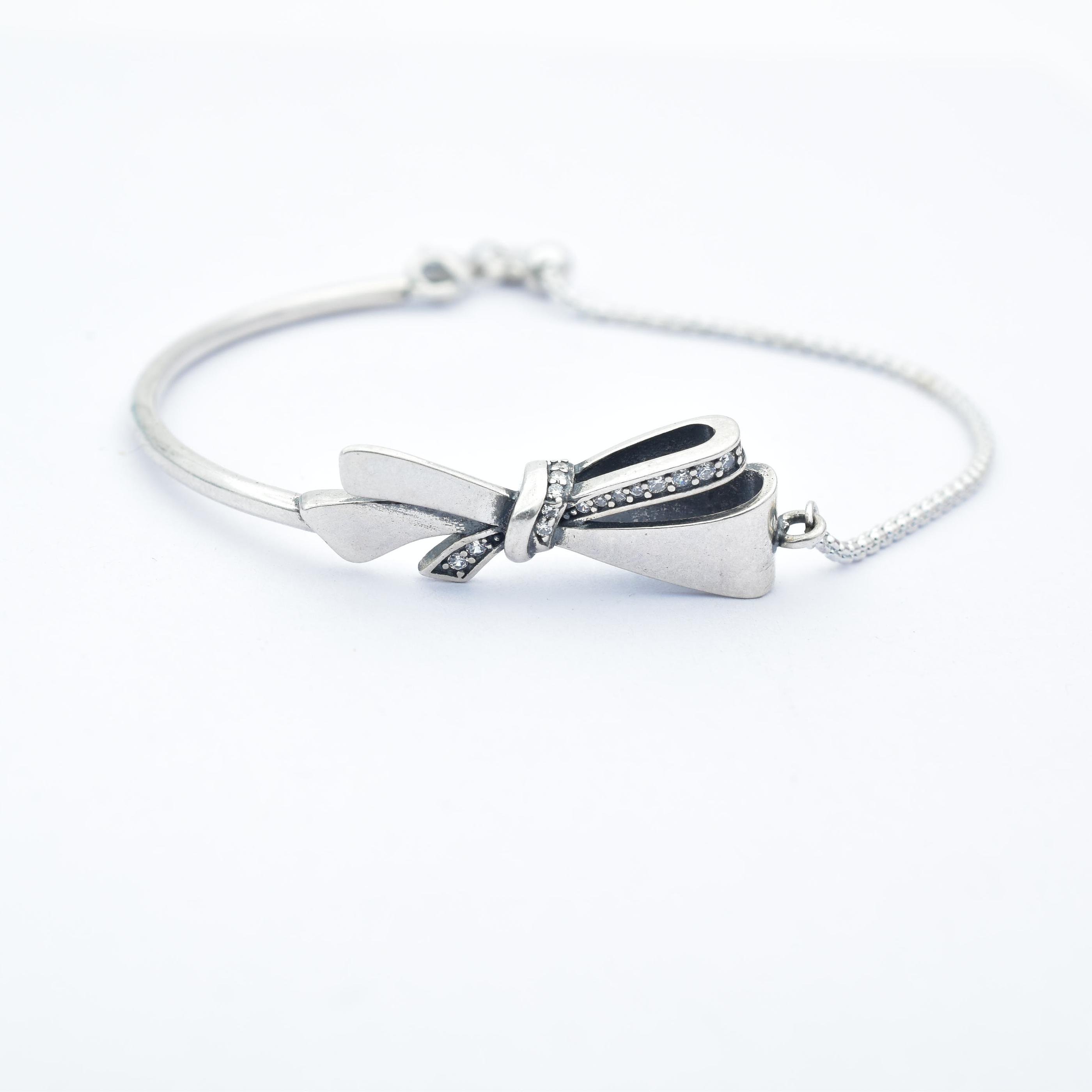 Sterling Silver Ladies bracelet with shiny bow