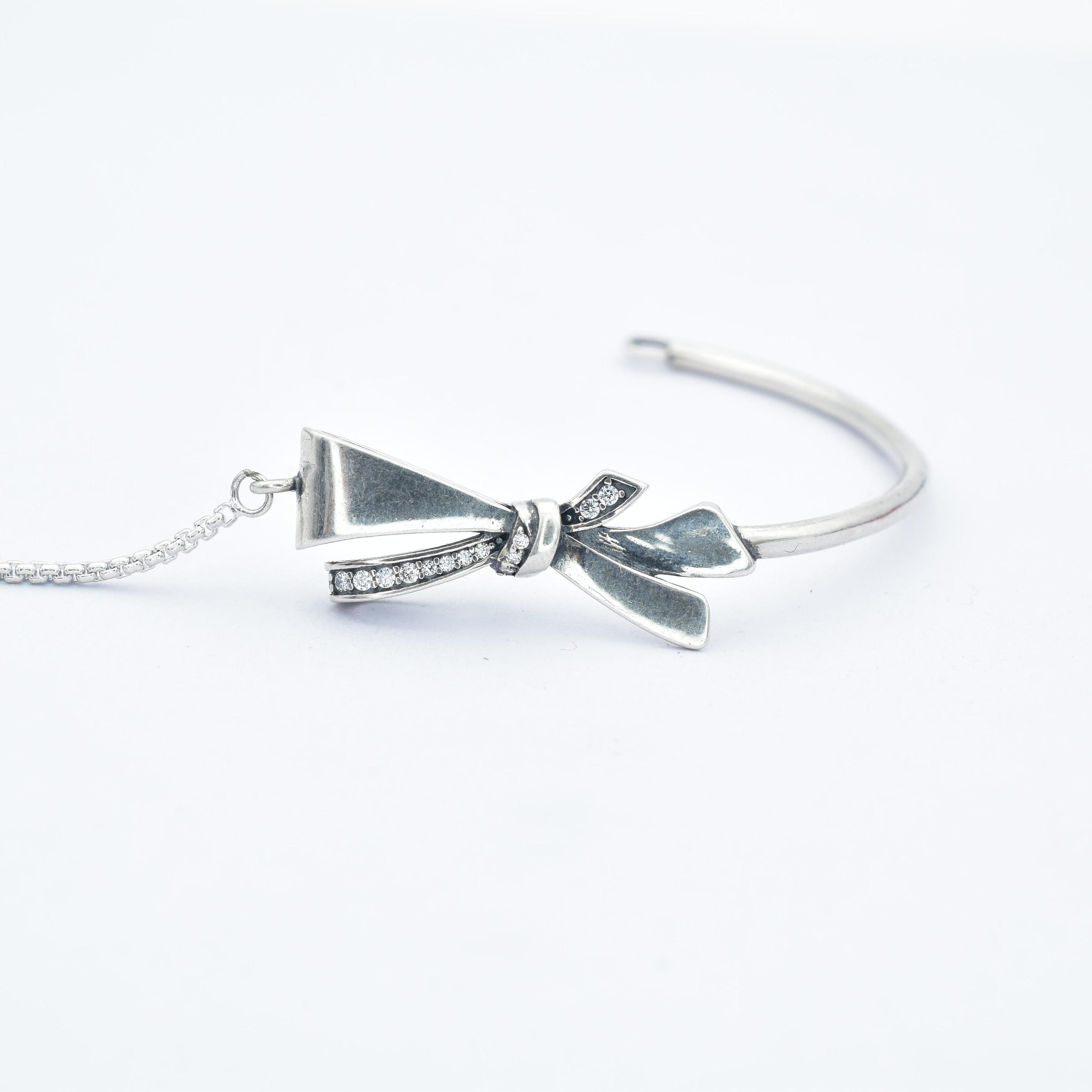 Sterling Silver Ladies bracelet with shiny bow