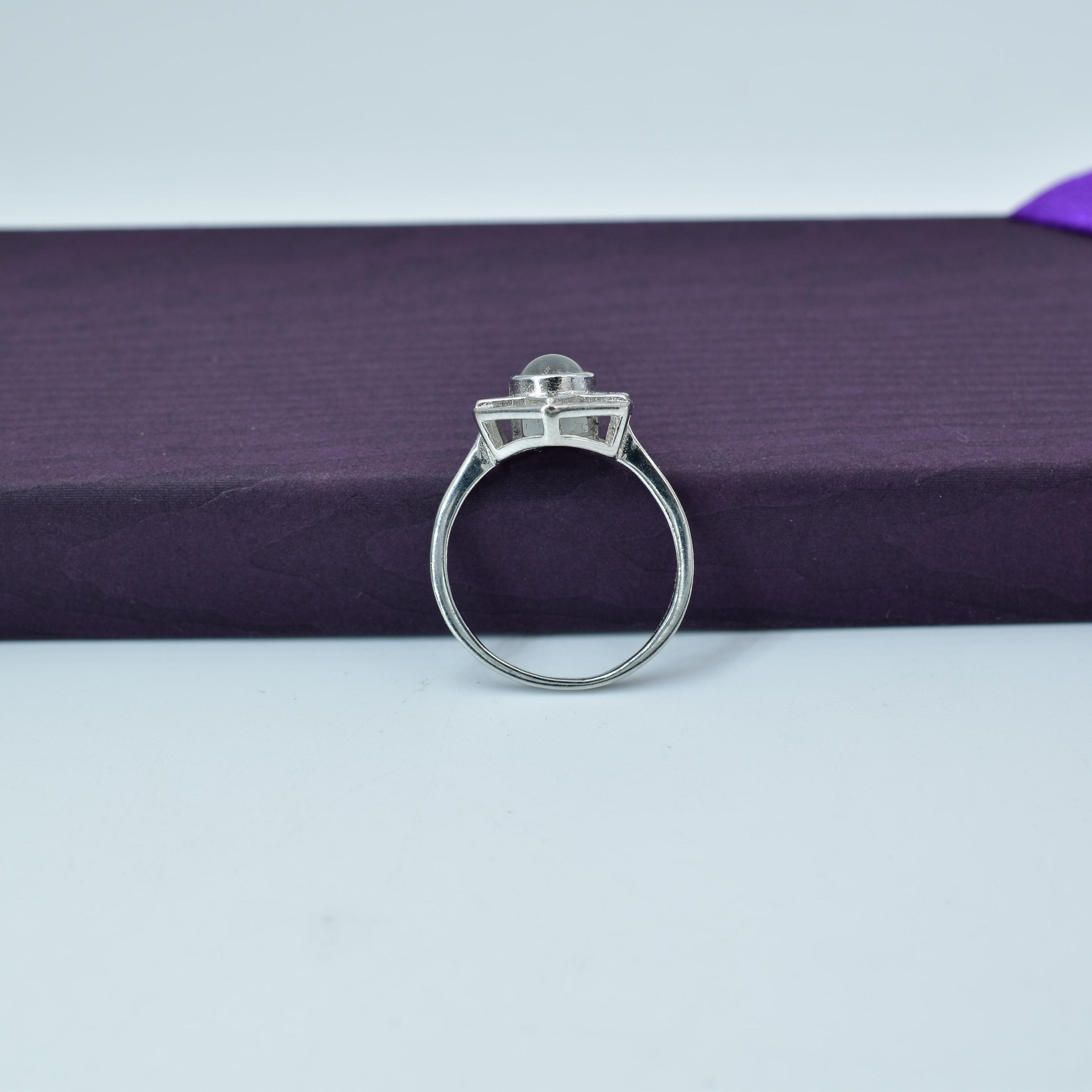 Sterling Silver Star Shaped Green Stone Studded Ladies Ring
