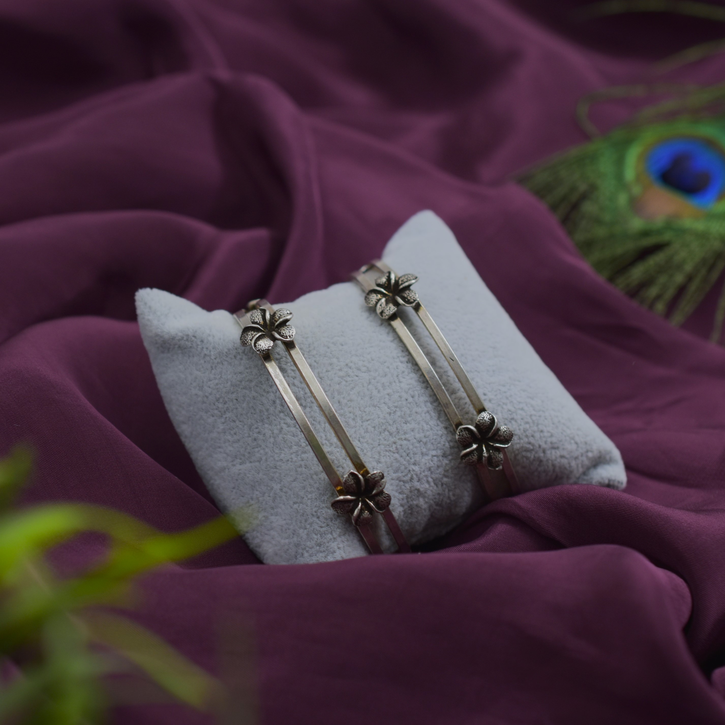 LADIES BANGLE